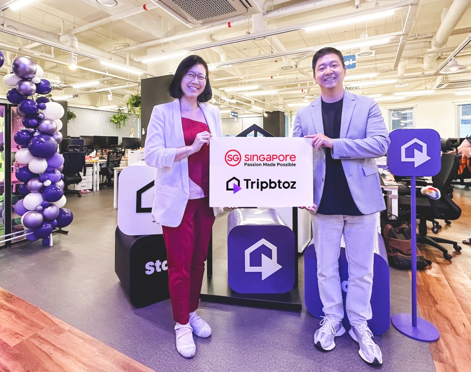 트립비토즈와 싱가포르관광청의 업무협약식. 안젤린 탕 싱가포르관광청 소장(왼쪽)과 정지하 트립비토즈 대표. /사진제공=트립비토즈
