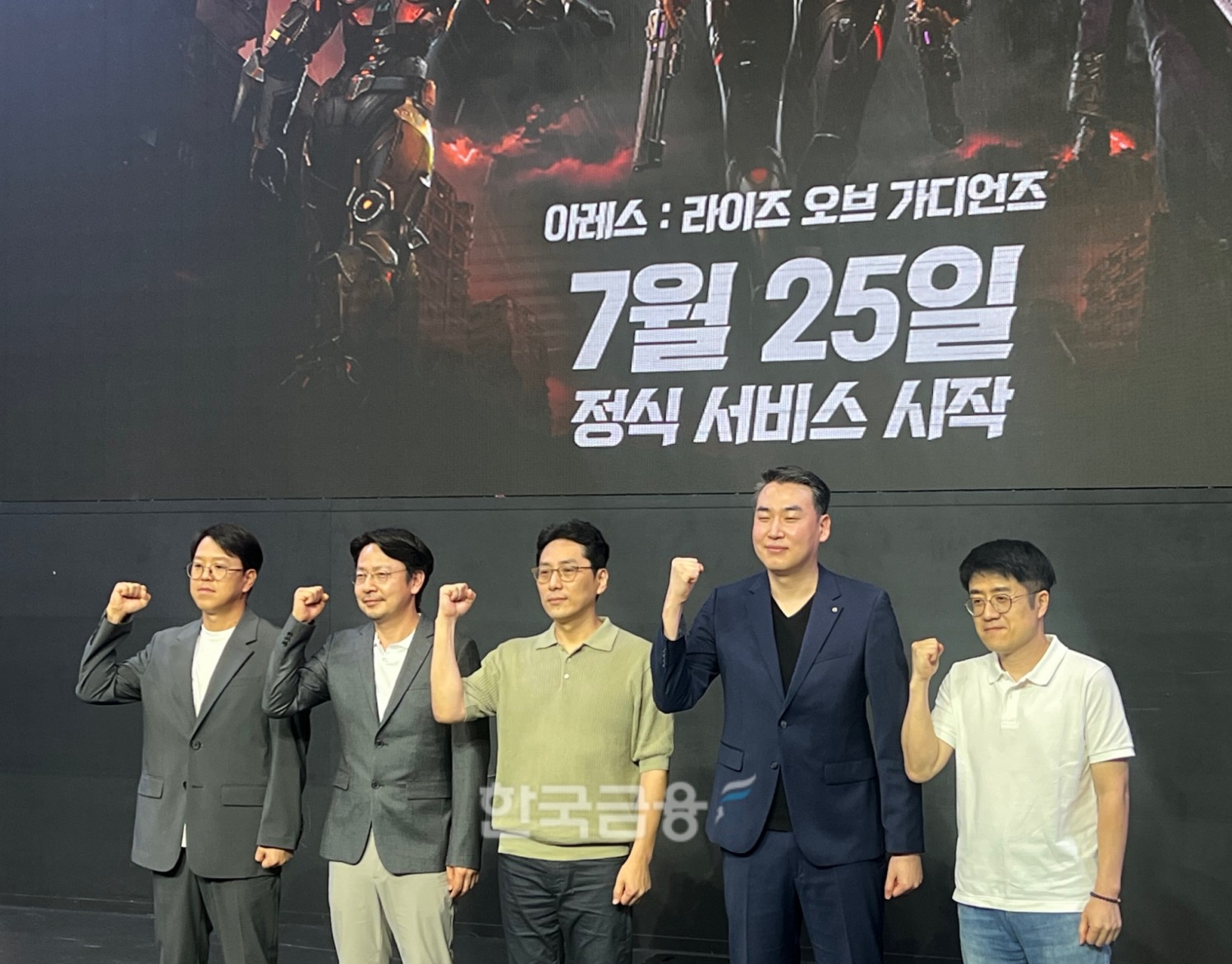 카카오게임즈 '아레스: 라이즈 오브 가디언즈' 미디어 체험회 현장 사진. (좌측부터) 김태형 카카오게임즈 사업실장, 이시우 카카오게임즈 CBO, 김기범 세컨드다이브 TD, 김태우 세컨드다이브 시스템 기획실장, 권태균 세컨드다이브 컨텐츠 기획실장. / 사진=이주은기자