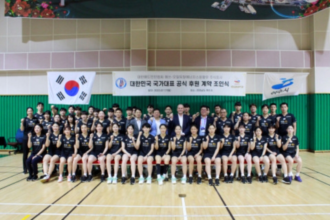 에쓰오일토탈에너지스윤활유(대표 페트리스 드베미)가 18일부터 23일까지 전남 여수에서 개최되는 2023 코리아오픈 배드민턴선수권대회를 시작으로 대한배드민턴협회의 공식 후원사로 참여한다. /사진=에쓰오일.