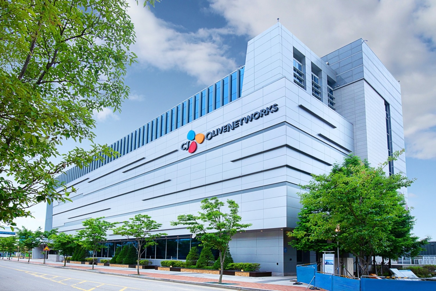 CJ올리브네트웍스가 CJ CGV를 새로운 대주주로 맞이하는 가운데 차입금‧영업이익 향방에 관심이 쏠린다. 사진은 CJ올리브네트웍스 송도 IDC센터./사진제공=CJ올리브네트웍스