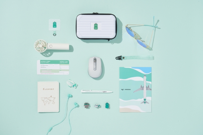 에어서울(대표 조진만)이 개인용 전자기기 전문 기업, 로지텍(지사장 조정훈)과 협업해, 워케이션(Worcation:일(Work)과 휴가(Vacation)의 합성어) 콘셉트의 ‘WFA(Work From Anywhere) 키트’를 출시한다. /사진제공=에어서울.