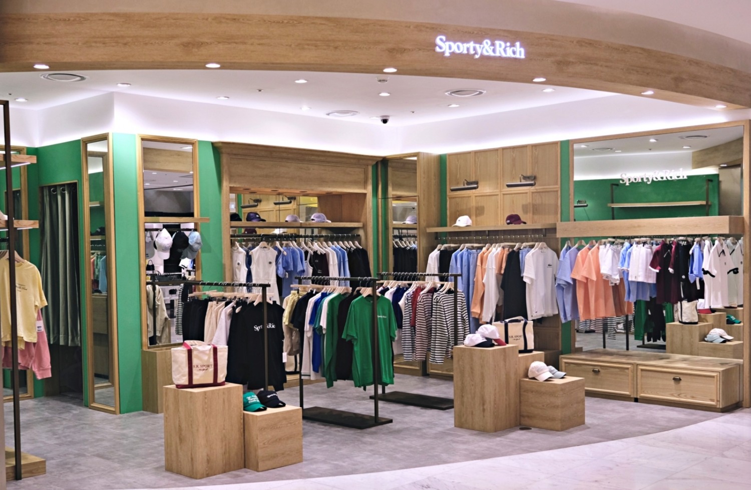 롯데면세점 월드타워점 '스포티앤리치' 매장. /사진제공=롯데면세점