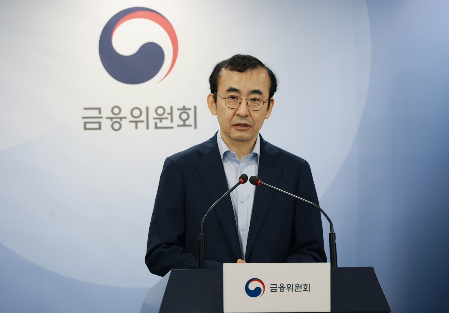 이세훈 금융위원회 사무처장이 29일 서울 종로구 정부서울청사 합동브리핑실에서 만기연장 상환유예 조치 연착륙 현황에 대해 브리핑하고 있다./사진제공=금융위