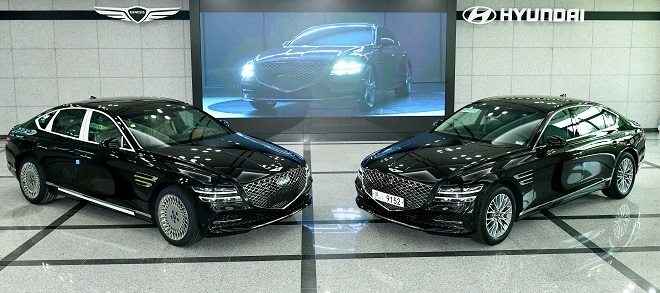 제네시스 G80 기존 양산차(왼쪽)와 저온 경화 시험차. 사진제공=현대차.