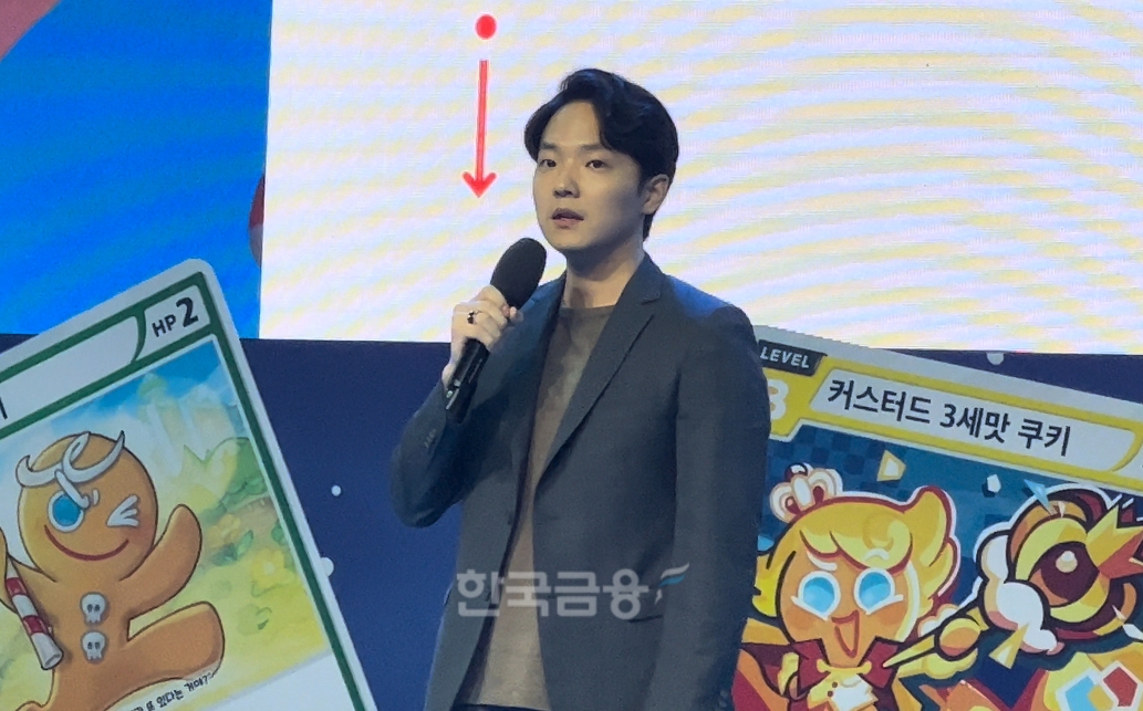 정남혁 글로벌 IP 사업 총괄 그룹장이 1일 서울 잠실 비타 500 콜로세움에서 열린 론칭 쇼케이스 '브레이브 페스타'에서 쿠키런 IP에 대해 소개하고 있다. / 사진=이주은 기자