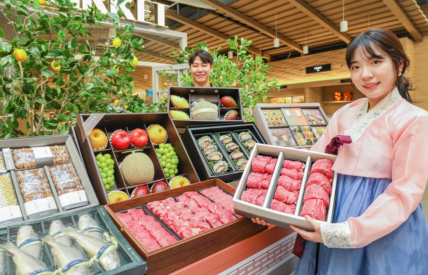 현대백화점은 추석을 맞아 1000여 종의 선물 상품을 선보인다./사진제공=현대백화점