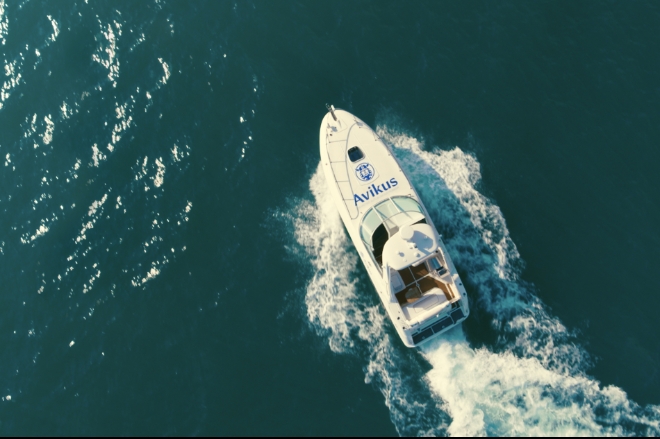 아비커스(대표 임도형)는 지난 17일까지 프랑스 칸에서 열리는 ‘칸 요트 페스티벌 2023’에 전략적 파트너사인 글로벌 톱티어 보트 전장업체 ‘레이마린(Raymarine)’과 함께 참가다. 사진제공=HD현대.