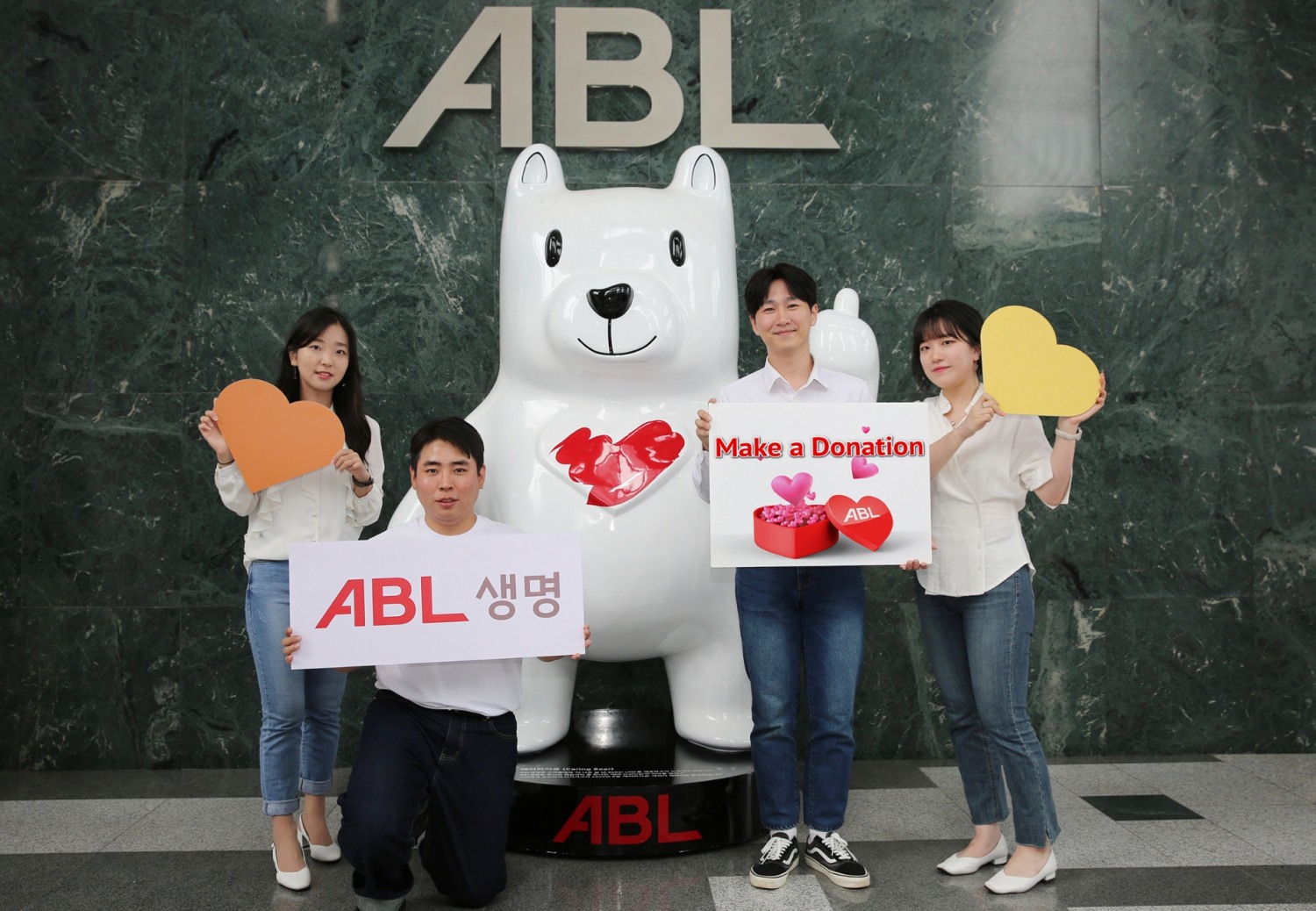 ABL생명은 사회복지기관인 ‘굿네이버스’, ‘어린이재단’, ‘세이브더칠드런’ 3곳과 파트너십을 맺고 사내 기부 프로그램인 ‘Make a Donation(메이크 어 도네이션)’을 운영하며 ESG 가치를 실현하고 있다./사진제공=ABL생명