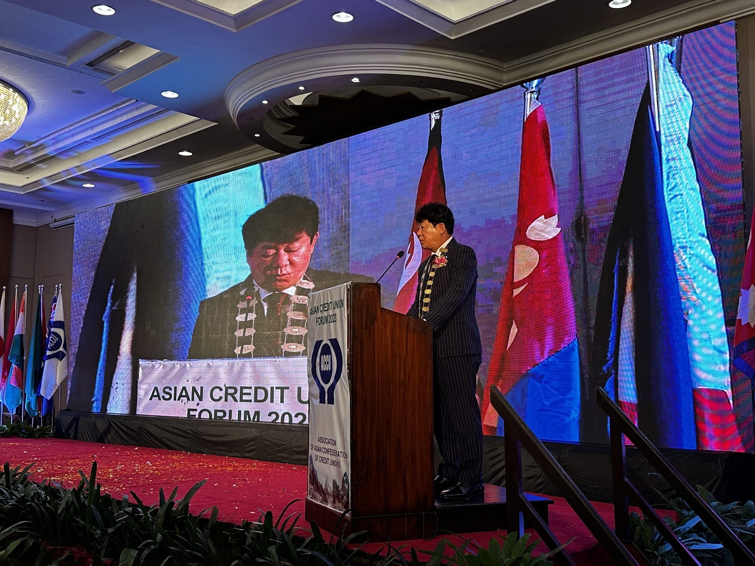 네팔 카트만두에서 개최된 ‘2023 아시아신협 포럼 및 아시아신협연합회 연차총회’에서 김윤식 신협중앙회장 겸 아시아신협연합회장이 연설하고 있다./ 사진 = 신협중앙회