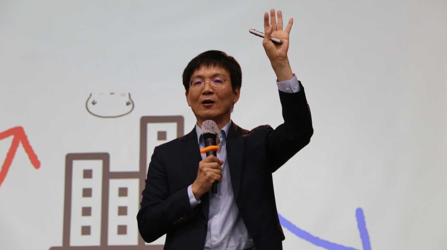 ▲ 고준석 고부자 대표가 ‘2023 한국금융투자포럼 : 코·주·부(코인·주식·부동산) 턴어라운드 기회를 잡아라’에서 부동산 주제로 패널 발표를 진행하는 모습.