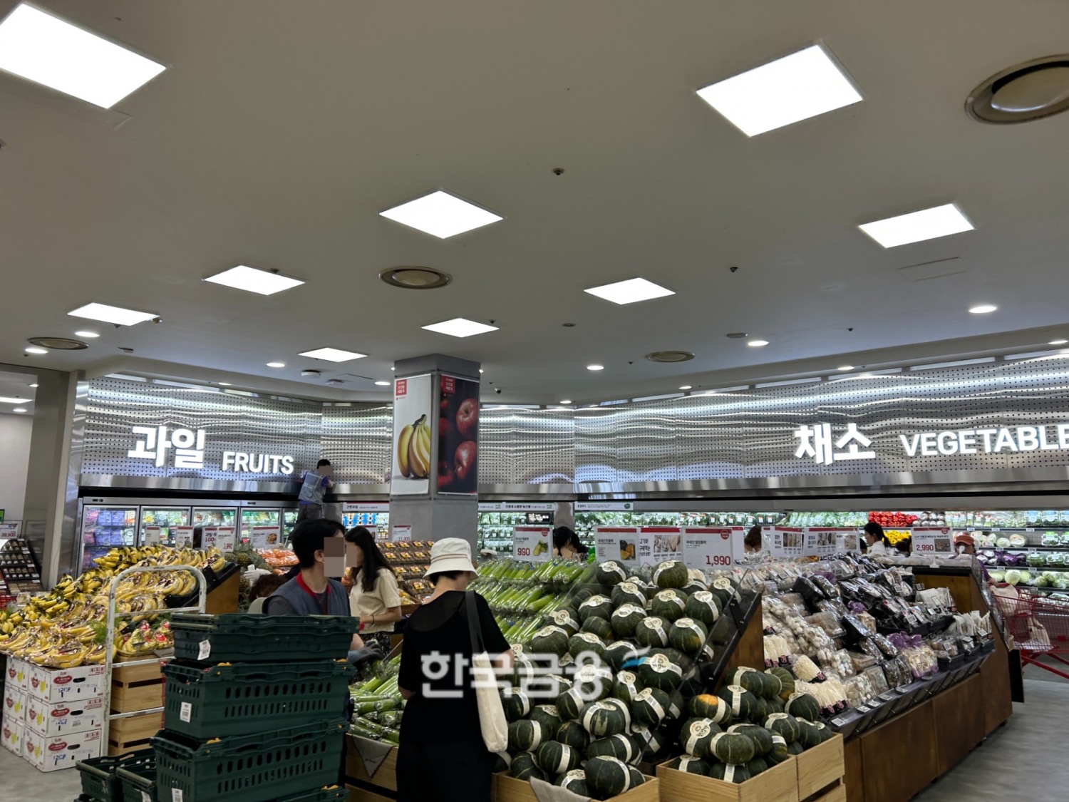 추석 연휴를 앞두고 장을 보는 소비자들의 모습. /사진=박슬기 기자