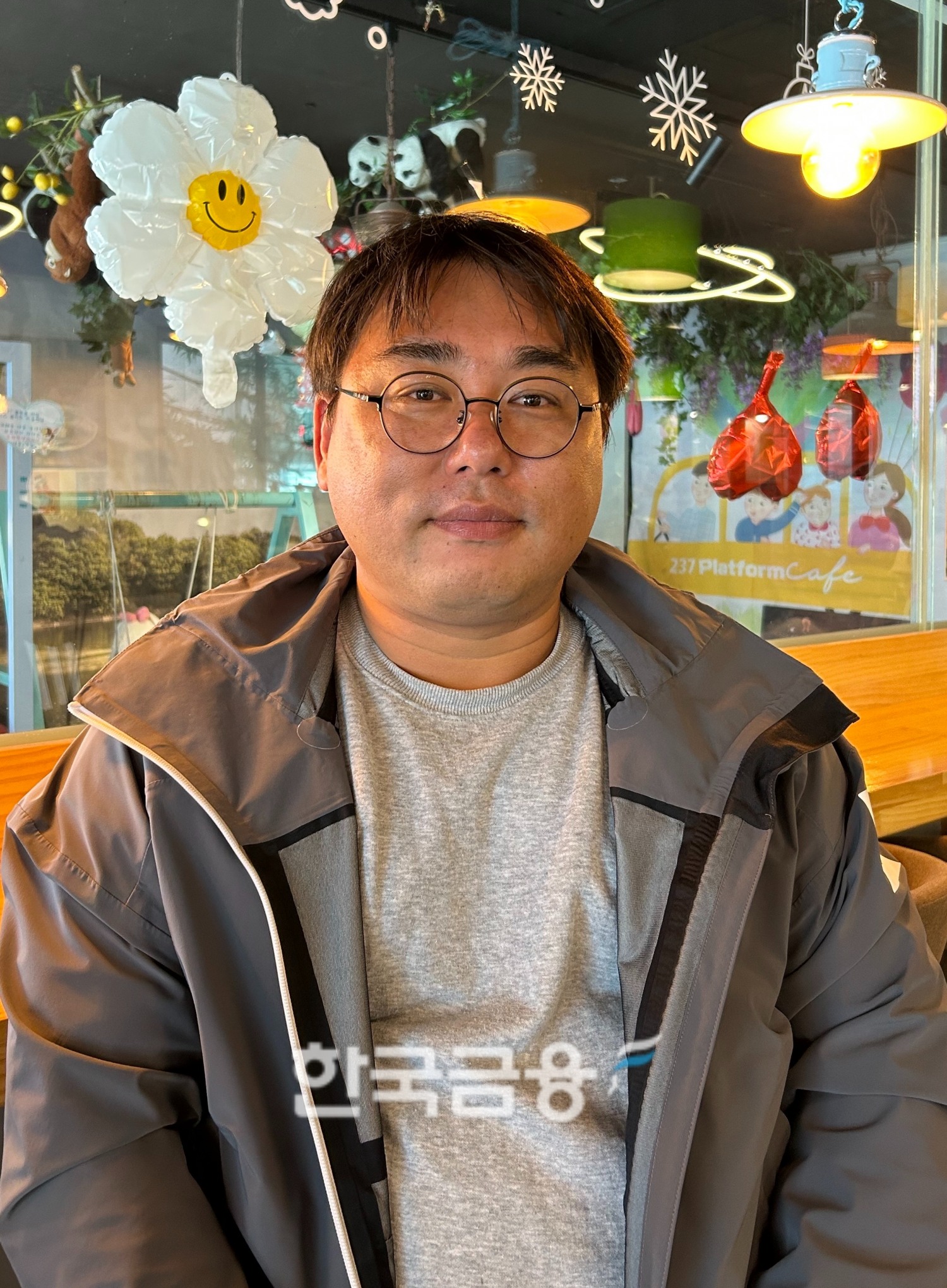 정릉시장에서 정릉덮밥을 운영하고 있는 유형곤 대표. 정릉시장 상인회장 겸 같이가치 정릉시장협동조합 이사장으로도 활동하고 있다. /사진=박슬기 기자