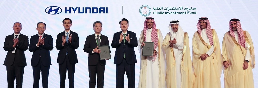 (왼쪽부터) 정의선 현대차 회장, 추경호 부총리, 방문규 산업부 장관, 장재훈 현대차 사장, 윤석열 대통령, 야지드 알후미에드 PIF 부총재. 사진출처=대통령실