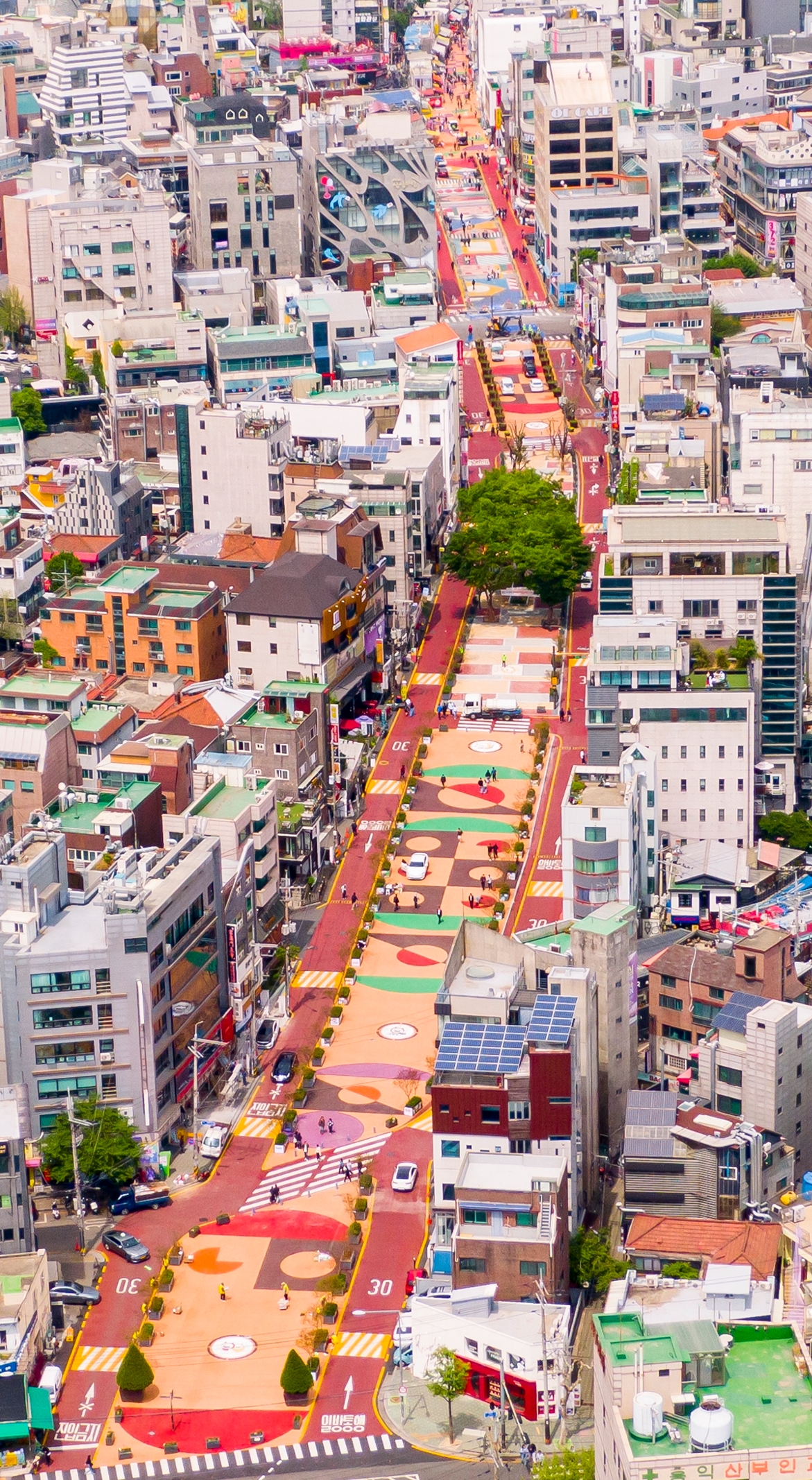 2023 아시아도시경관상을 수상한 마포의 대표 명소 홍대 레드로드 전경./사진제공=마포구