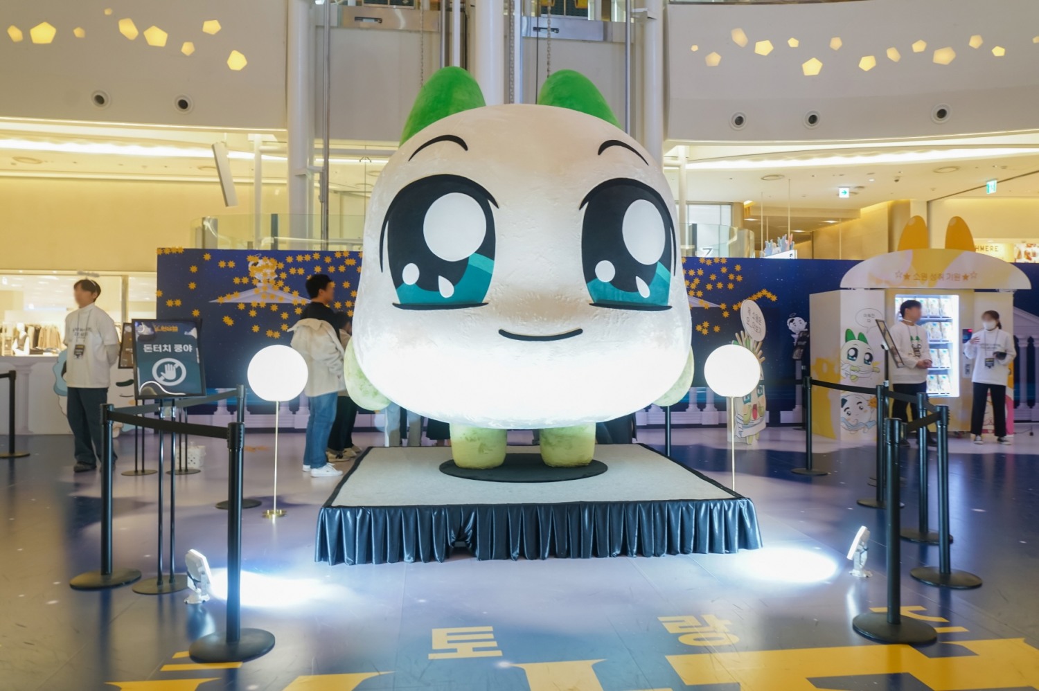 넷마블 엠엔비가 오는 26일까지 잠실 롯데월드몰 1층 아트리움에서 '쿵야 레스토랑즈' 팝업스토어를 운영한다. / 사진제공=넷마블