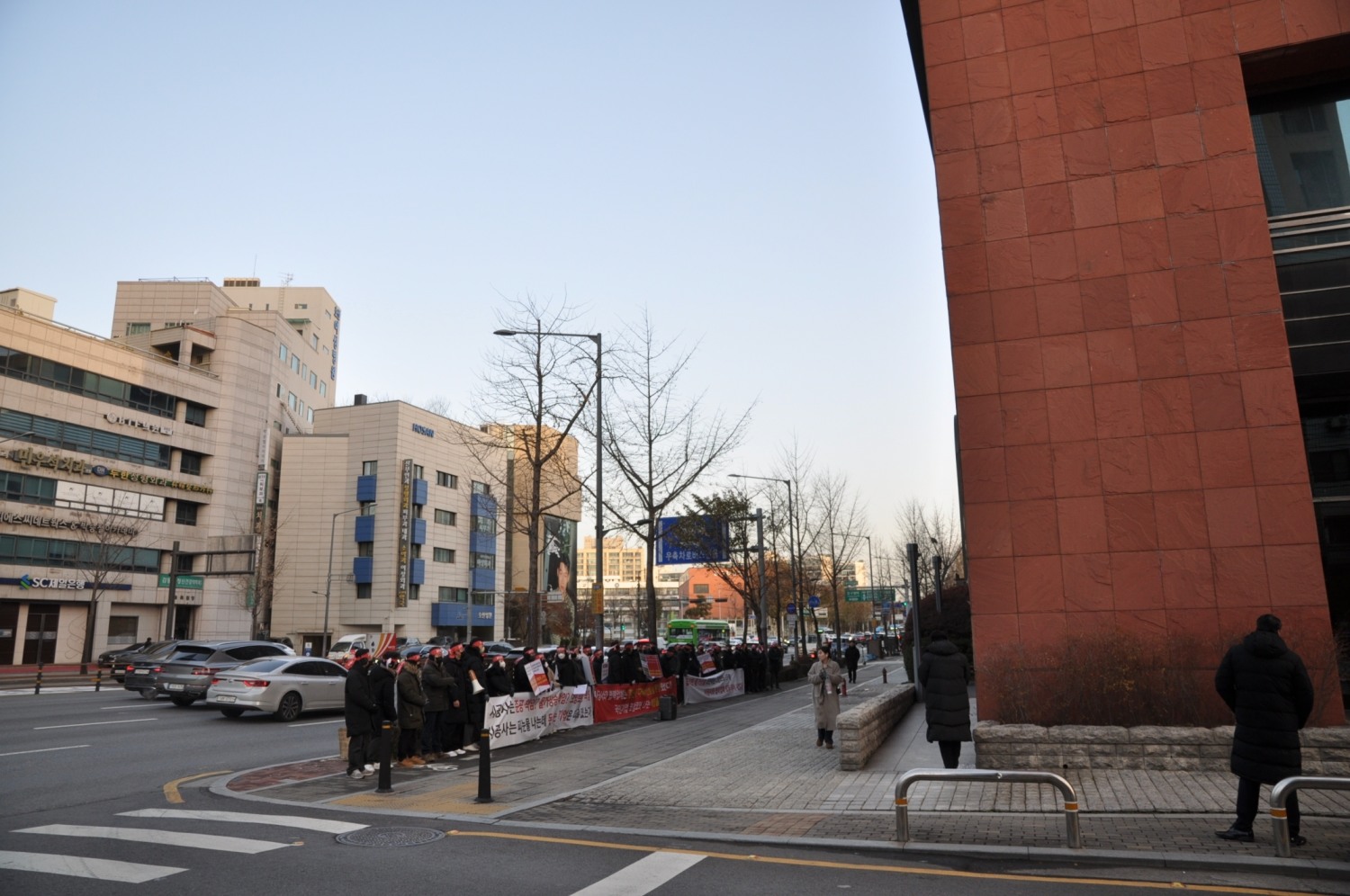 쌍용·KT부터 DL건설·LF그룹까지, 곳곳서 울리는 공사비 갈등 경고음