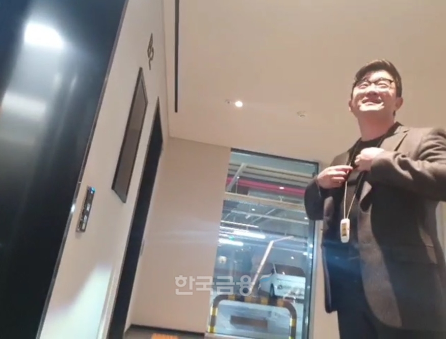 이진수 카카오엔터테인먼트 대표가 11일 카카오 판교 아지트에서 열린 제7차 공동체 경영회의에 참석하고 있다. / 사진=이주은 기자