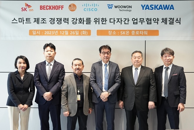 (왼쪽부터) 최지희 시스코코리아 대표이사, 김태완 우원기술 대표이사, 유기석 백호프오토메이션 대표이사, 오기영 SK온 핵심설비기술담당, 시이나 알버트 히데노리 한국야스카와전기 대표이사, 김성한 아이에프엠일렉트로닉 상무이사. 사진=SK온