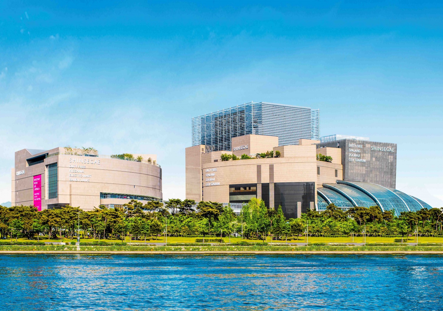 신세계백화점 센텀시티점이 연매출 2조를 돌파했다. /사진제공=신세계백화점