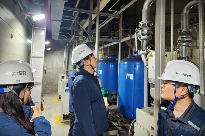 SR 관계자가 역사 환경 및 시설유지 등 협력사를 대상으로 안전보건 전문 컨설팅을 진행하는 모습./사진제공=SR