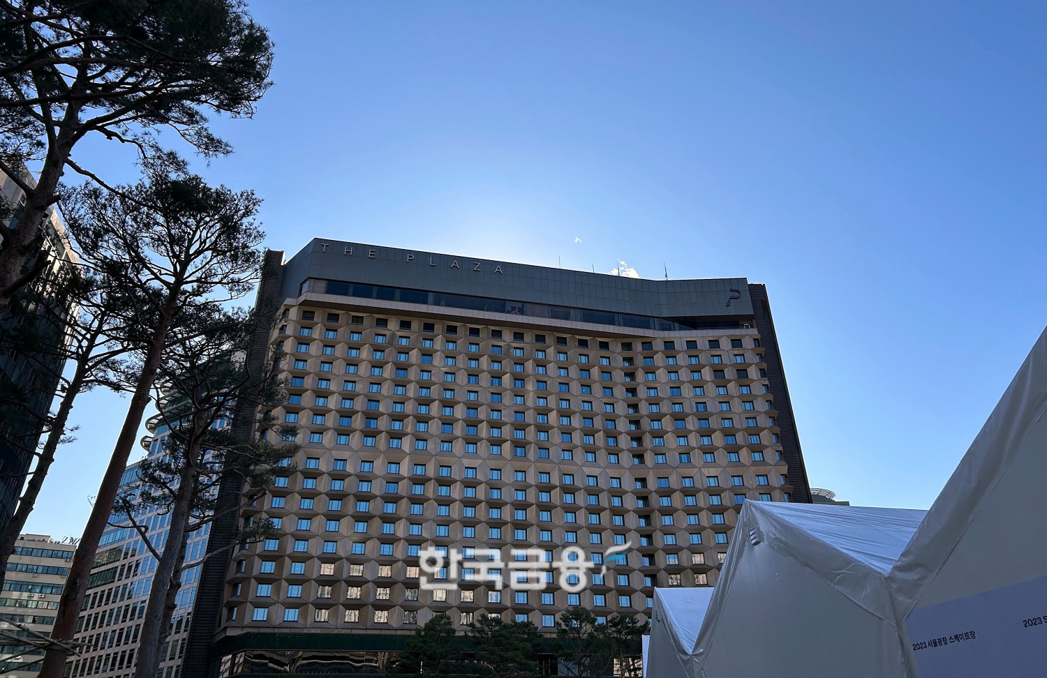서울 중구 소공로에 있는 더플라자 호텔. 최근 6층부터 8층까지 사무실 전환 공사에 들어갔다. /사진=박슬기 기자