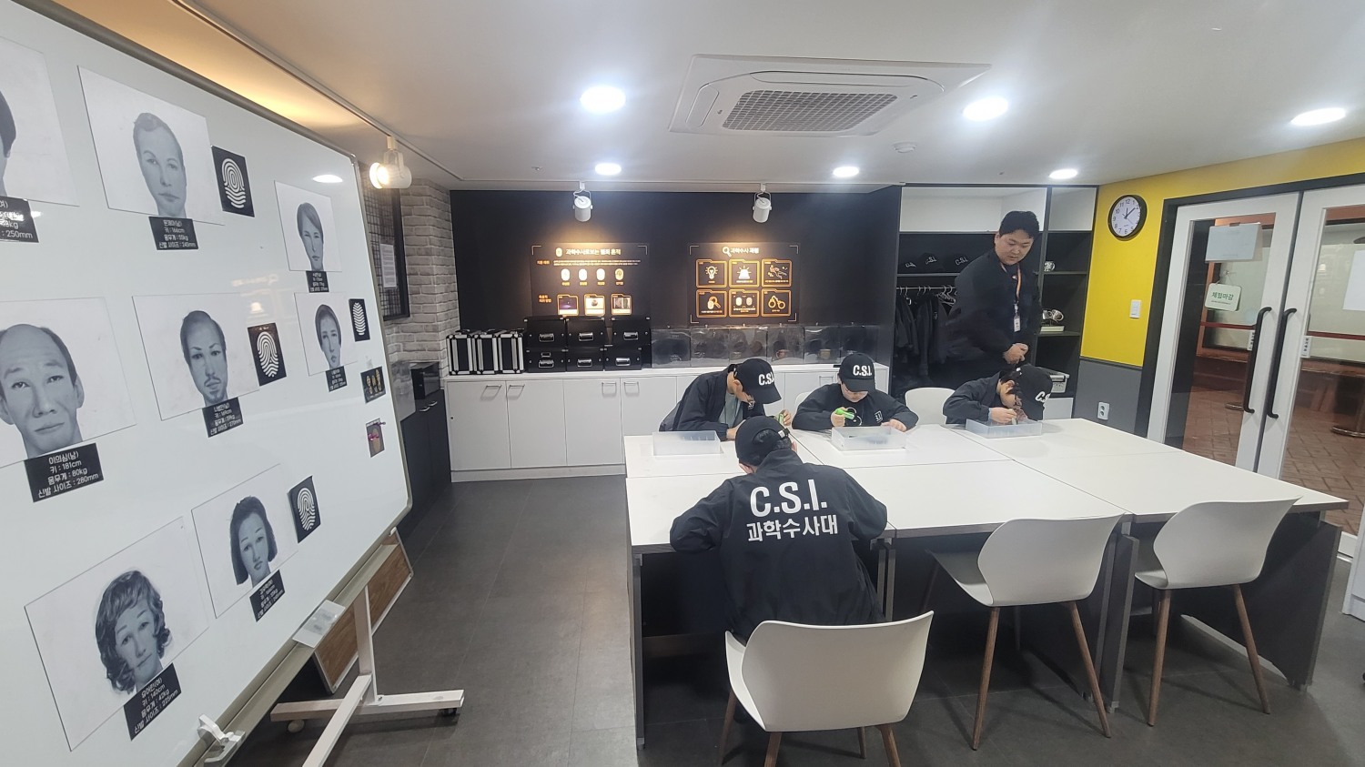 마포구 복지재단 원생들이 지난 25일 전남 화순 어린이 직업체험 테마파크 ‘키즈라라’에서 체험활동을 진행하고 있다. /사진=주현태 기자