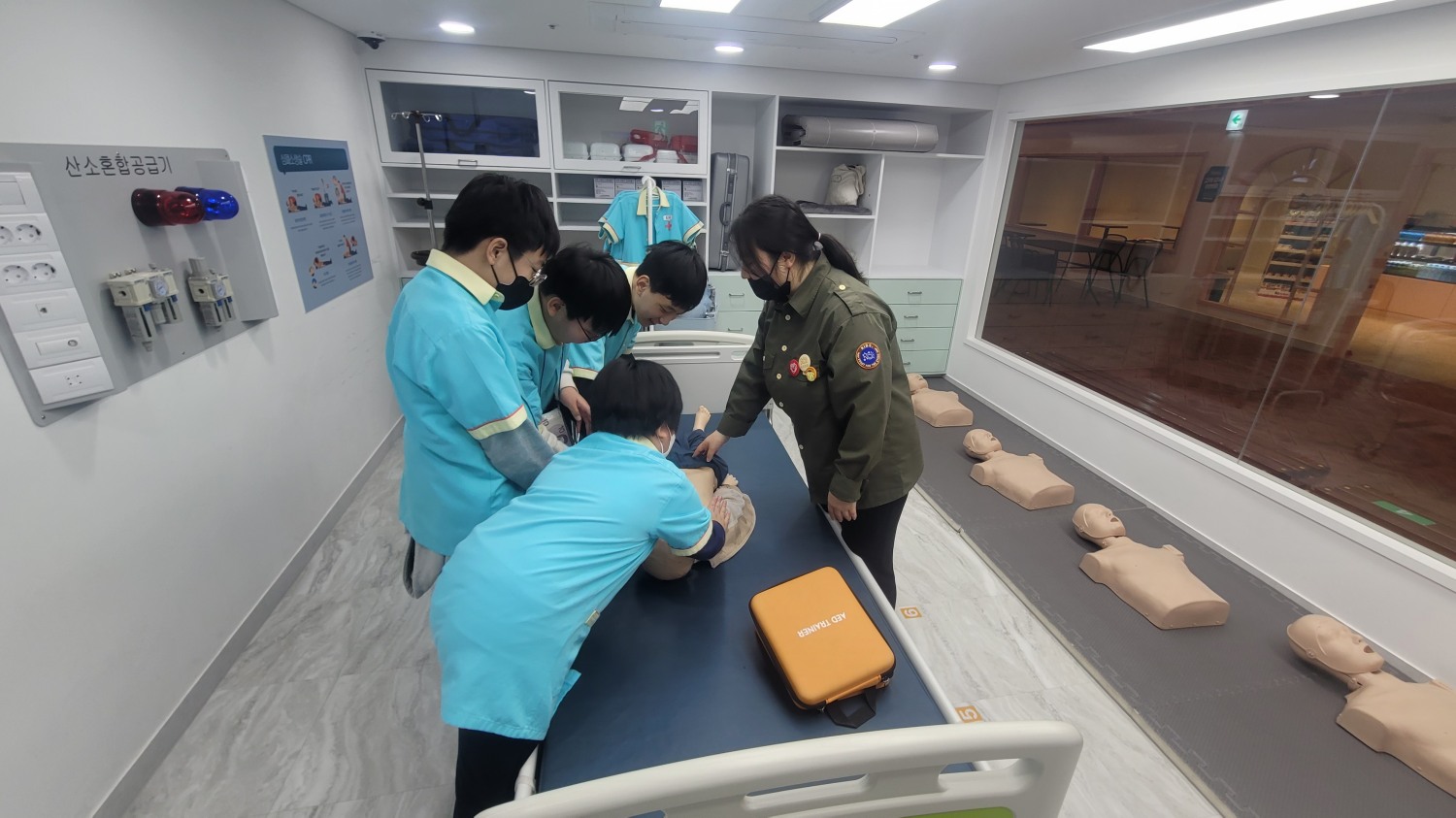 마포구 복지재단 원생들이 지난 25일 전남 화순 어린이 직업체험 테마파크 ‘키즈라라’에서 체험활동을 진행하고 있다. /사진=주현태 기자