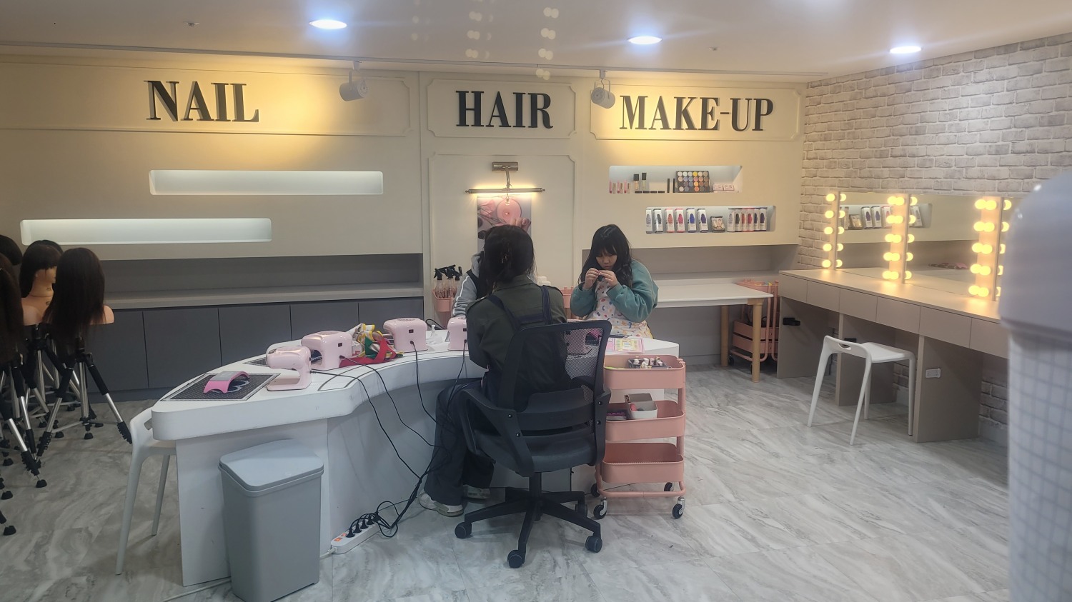 마포구 복지재단 원생들이 지난 25일 전남 화순 어린이 직업체험 테마파크 ‘키즈라라’에서 체험활동을 진행하고 있다. /사진=주현태 기자