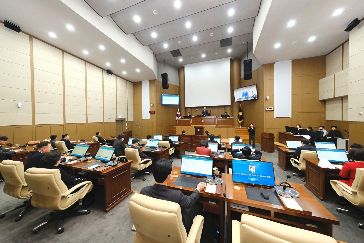 마포구의회 백남환 부의장이 본회의를 주재하는 모습./사진제공=마포구의회