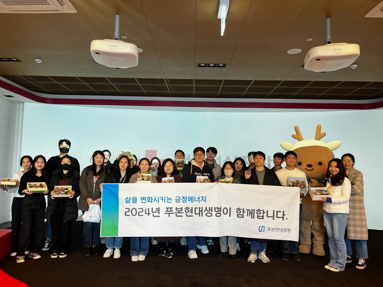 푸본현대생명 자원봉사단은 15일 대한적십자사 서울지사 서부봉사관에서 소외된 이웃 위한 ‘사랑의 빵 나누기’ 봉사활동을 펼쳤다.(2024.03.15.)./사진제공=푸본현대생명