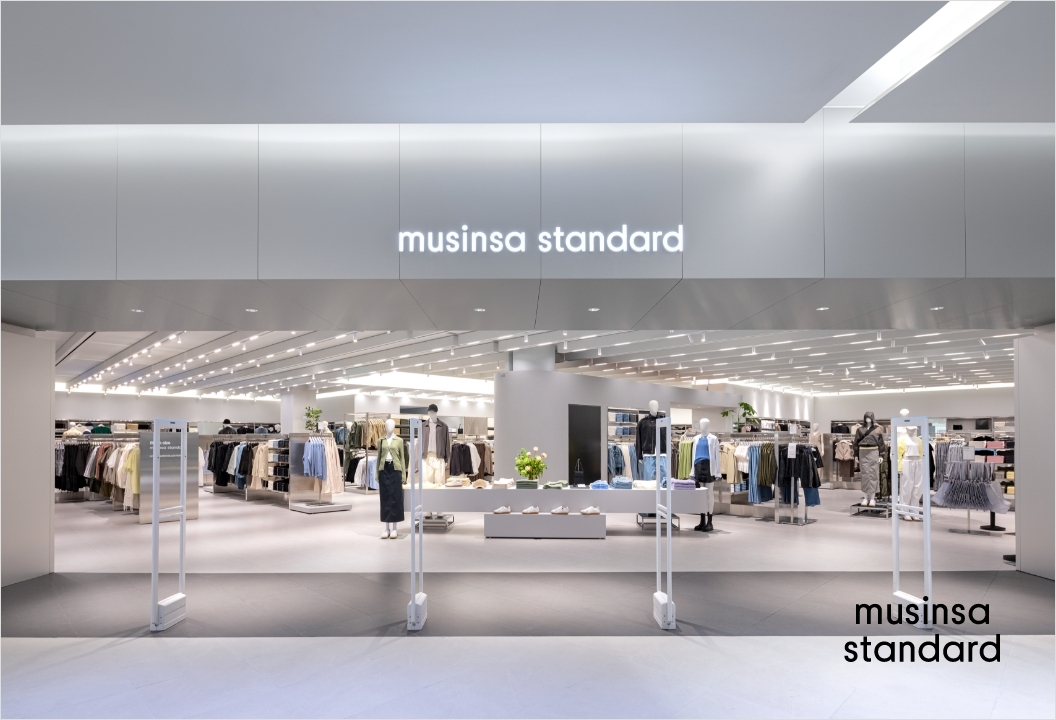 롯데몰 수원점에 최초로 '숍인숍' 형태로 문을 연 무신사스탠다드. /사진제공=무신사