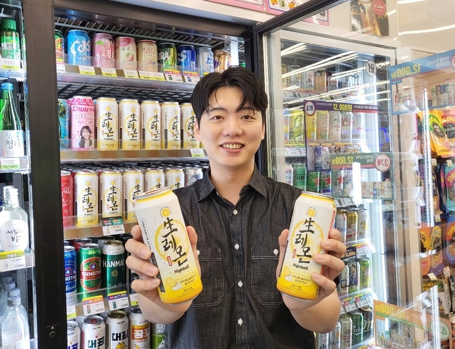 CU가 출시한 '生 레몬' 하이볼이 품절대란 주류로 떠올랐다. /사진제공=BGF리테일
