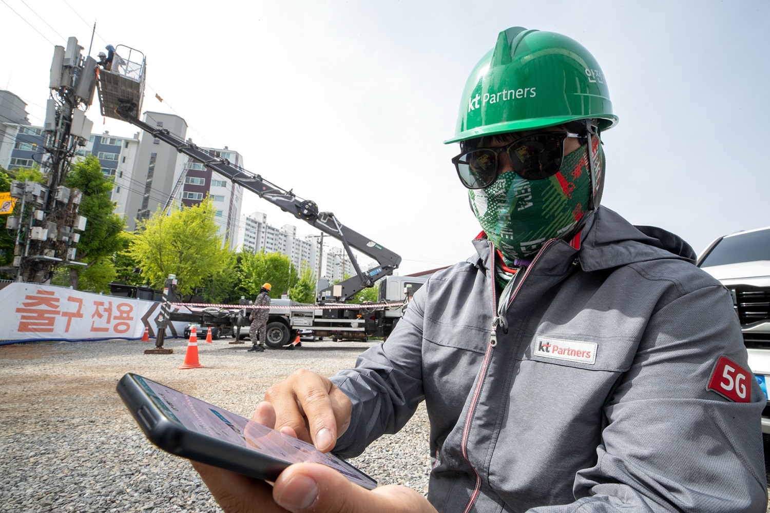 KT가 근로자의 날을 맞아 생성형 AI를 활용한 산업 안전 관리 플랫폼 올 인 세이프티를 공개했다. / 사진제공=KT