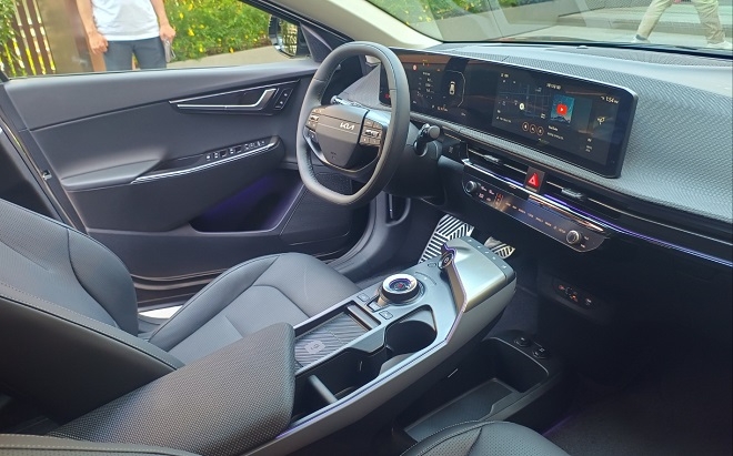 '근육질 디자인' 기아 EV6 페이스리프트...판매종료한 스탠다드는 '고민중'