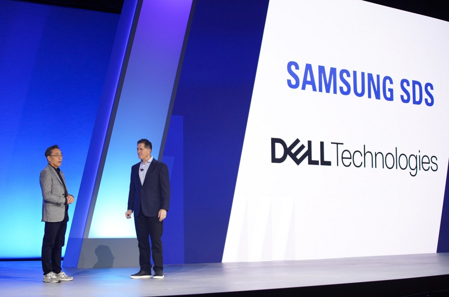 DTW 2024에서 ‘생성형 AI의 미래와 기업의 하이퍼오토메이션(Hyper-automation)’ 비전을 설명하고 있는 황성우 삼성SDS 사장. / 사진제공=삼성SDS