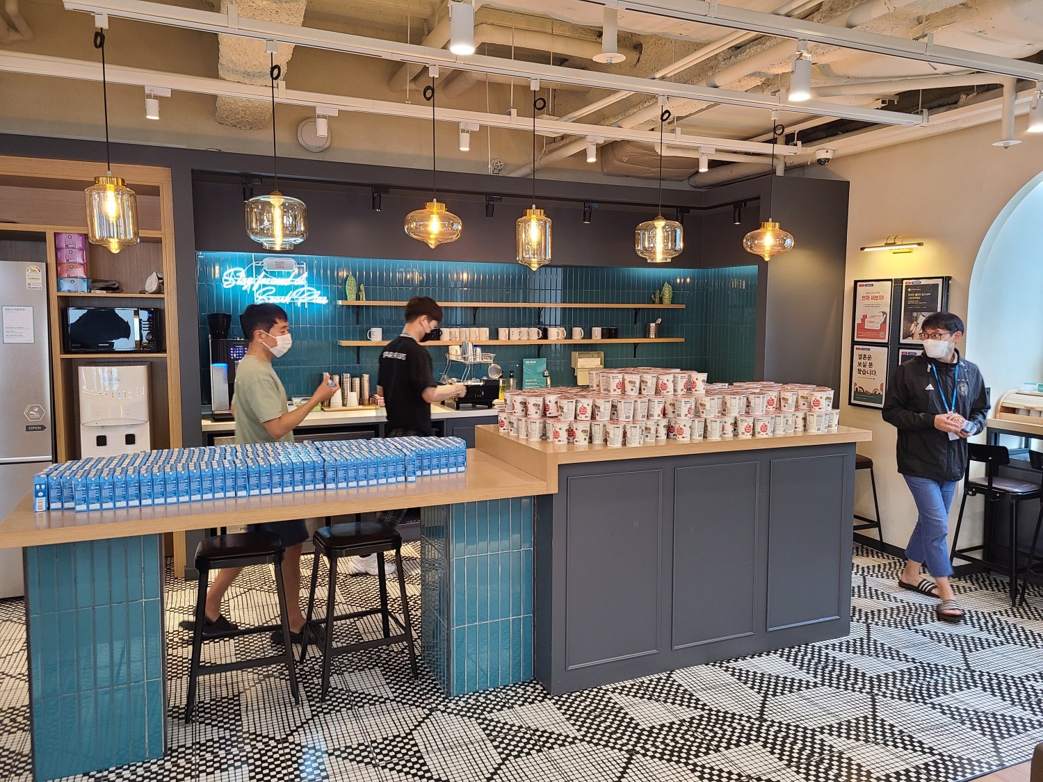 스파크플러스 한 지점에서 시행 중인 '모닝스낵' 현장 / 사진제공=스파크플러스