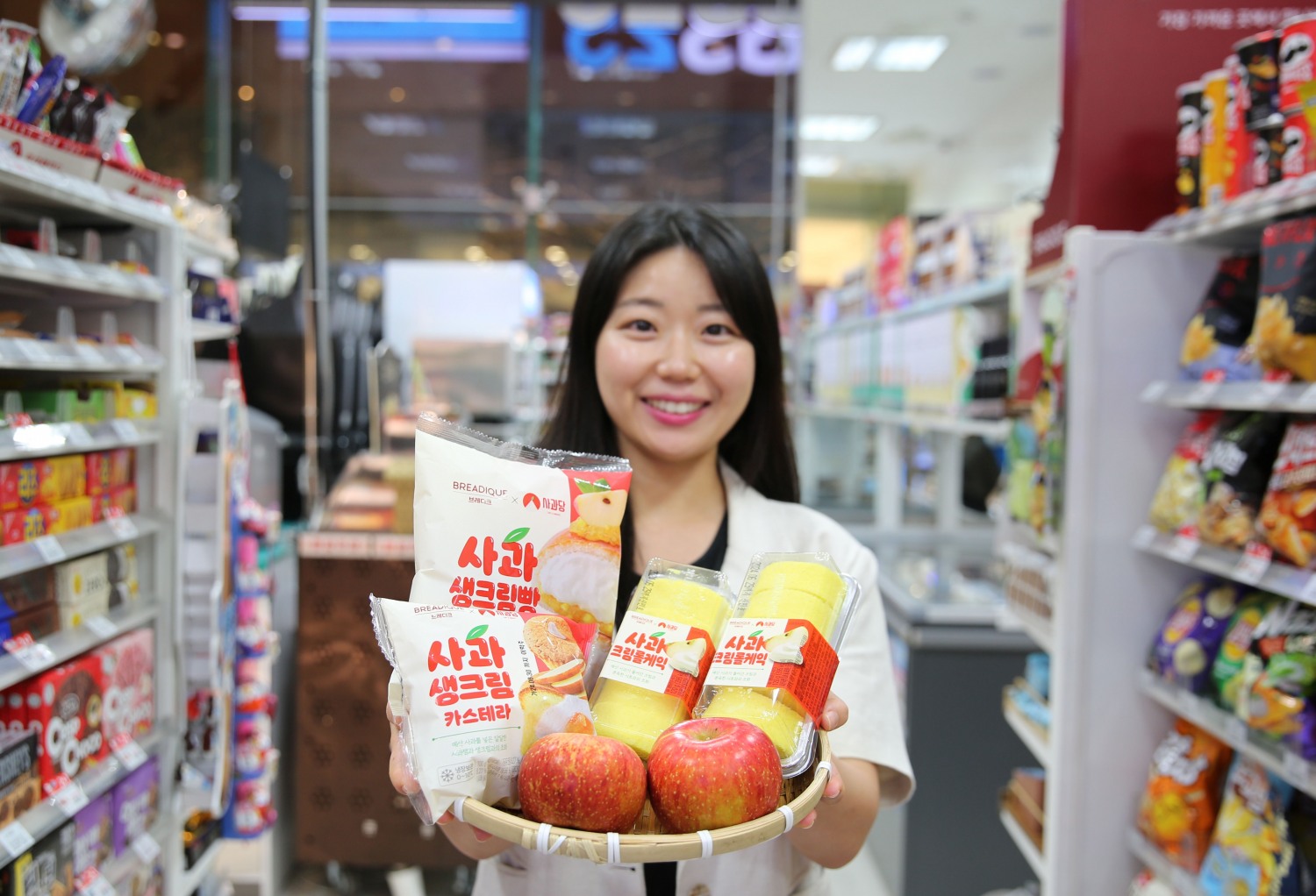 GS25가 출시한 사과당 생크림 카스테라. /사진제공=GS리테일