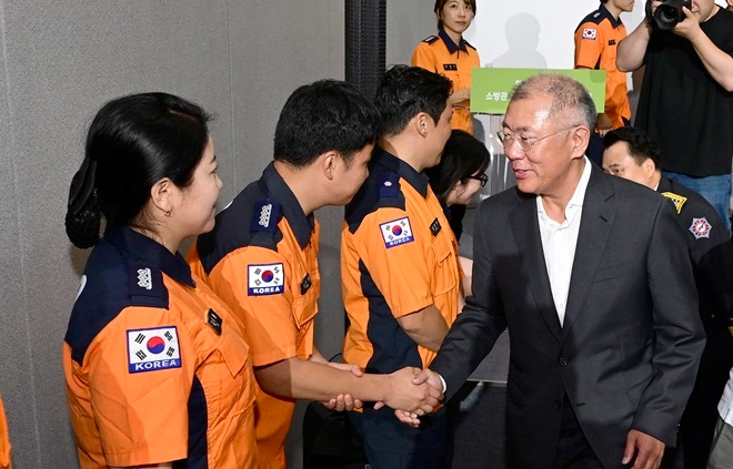 정의선 현대차그룹 회장 "소방관들 깊은 존경심"...회복지원차 기부
