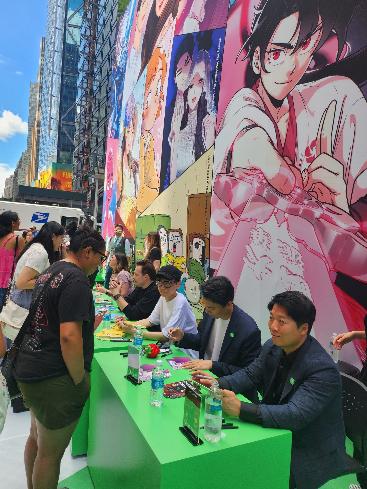 27일(미국시간) 미국에서 진행된 네이버작가 팬사인회 현장. / 사진=네이버웹툰
