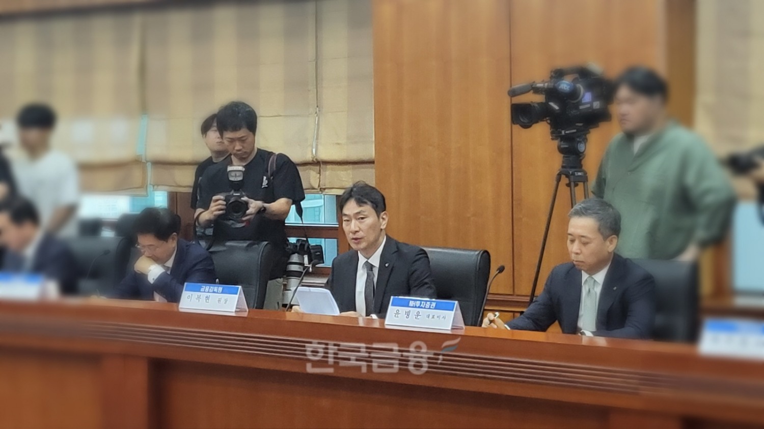 이복현 금융감독원장이 3일 오전 금융투자협회에서 열린 ‘증권회사 CEO 간담회’에서 모두발언을 하고 있다. /사진 = 한국금융신문