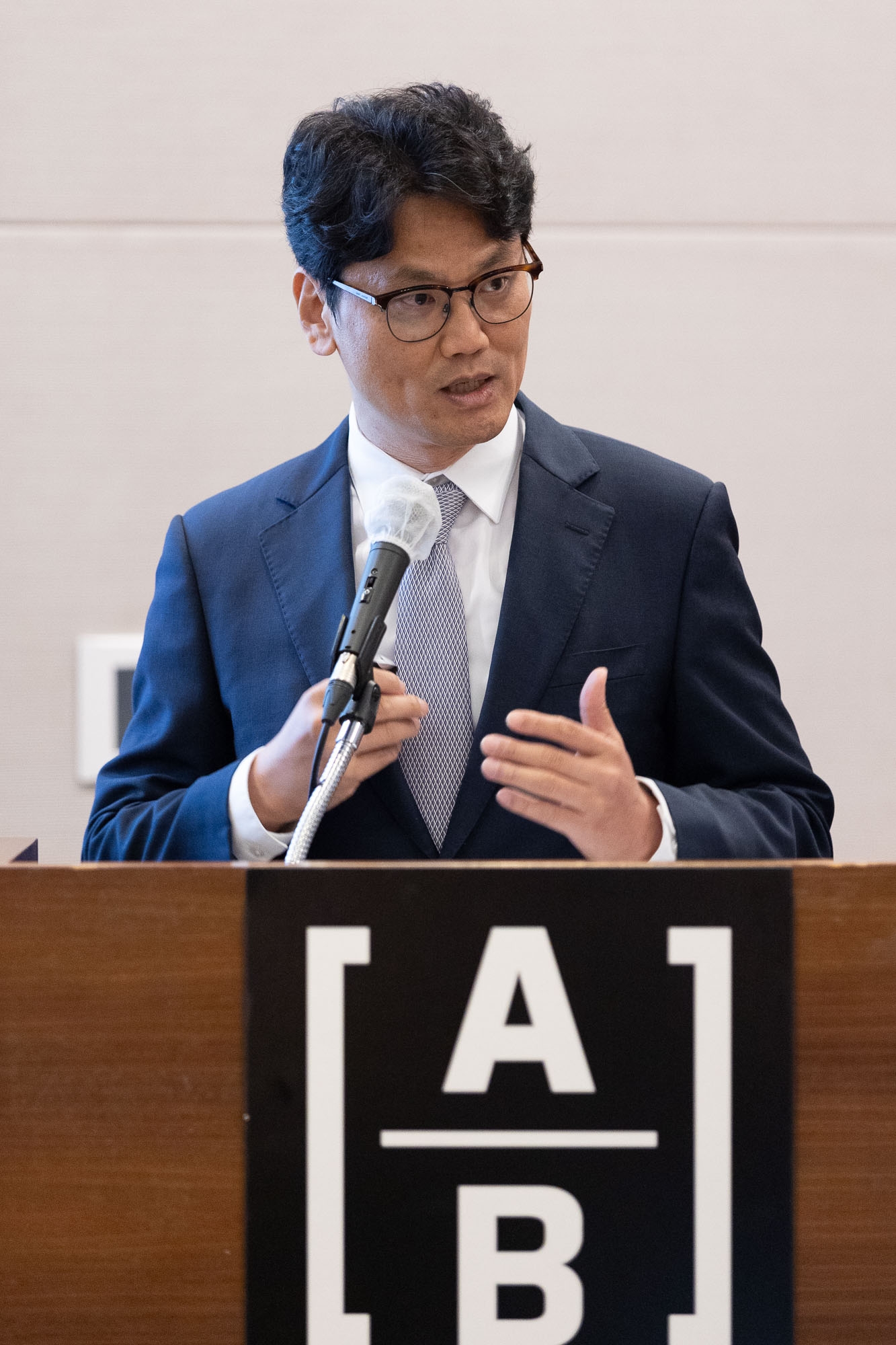 AB자산운용은 31일 여의도 FKI타워에서 '2024 하반기 글로벌 시장 전망 기자간담회'를 개최했다. 유재흥 선임 포트폴리오 매니저가 채권시장 전망에 대해 발표하고 있다. / 사진제공= AB자산운용(2024.07.31)