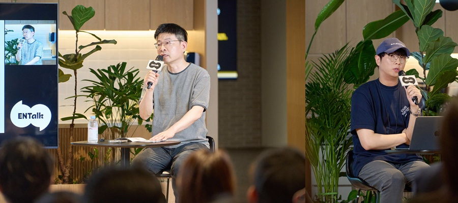 지난 26일 카카오엔터테인먼트 타운홀 미팅 앤톡에서 키노트 중인 권기수 공동대표(왼)와 장윤중 공동대표. / 사진=카카오엔터테인먼트