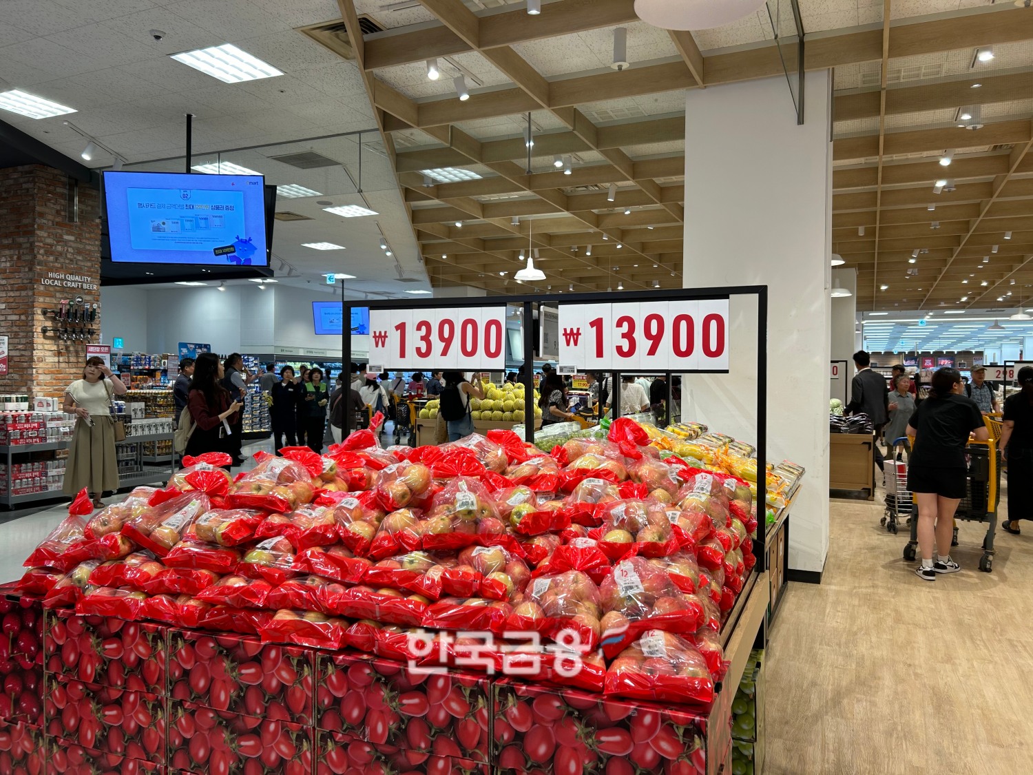 스타필드마켓 죽전점은 전체적으로 매대 높이를 낮췄다. /사진=박슬기 기자