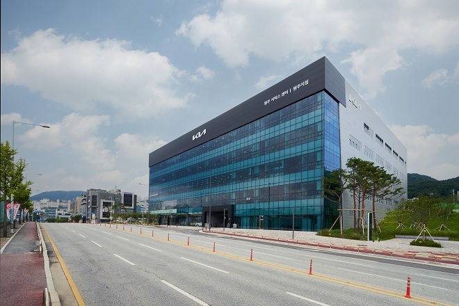 '기아 원주 플래그십 스토어' 개관...전기차 정비부터 브랜드 역사까지