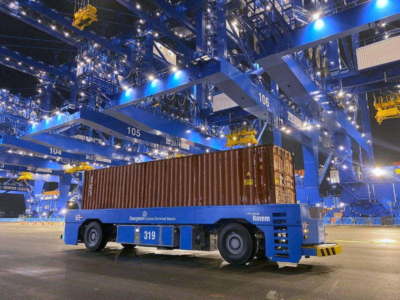 현대로템이 부산 신항 7부두에 공급한 AGV. /사진제공=현대로템