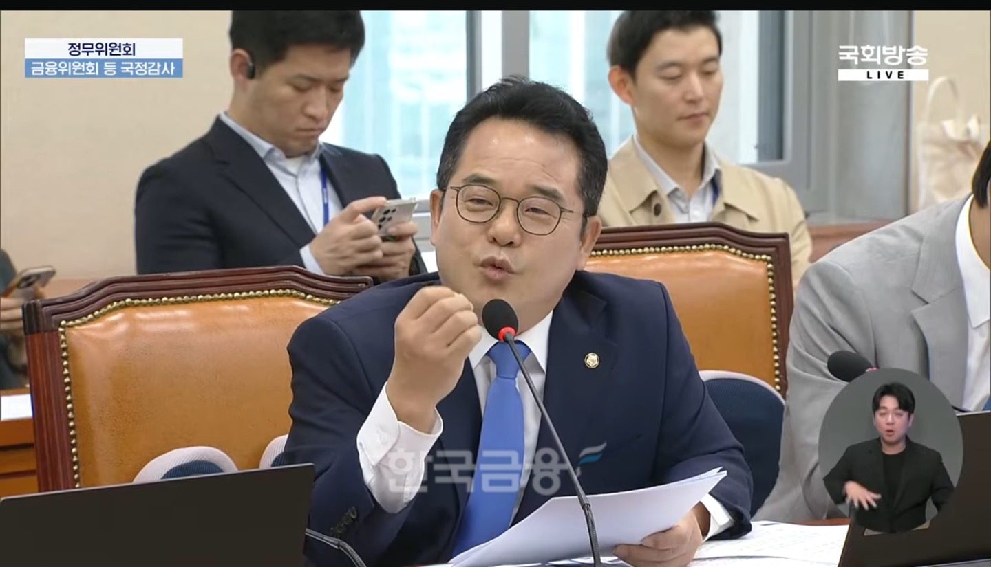 정무위원회 소속 더불어민주당 민병덕 의원이 10일 국회 정무위원회 국정감사에서 발언하고 있다./ 사진 = 국회방송 갈무리