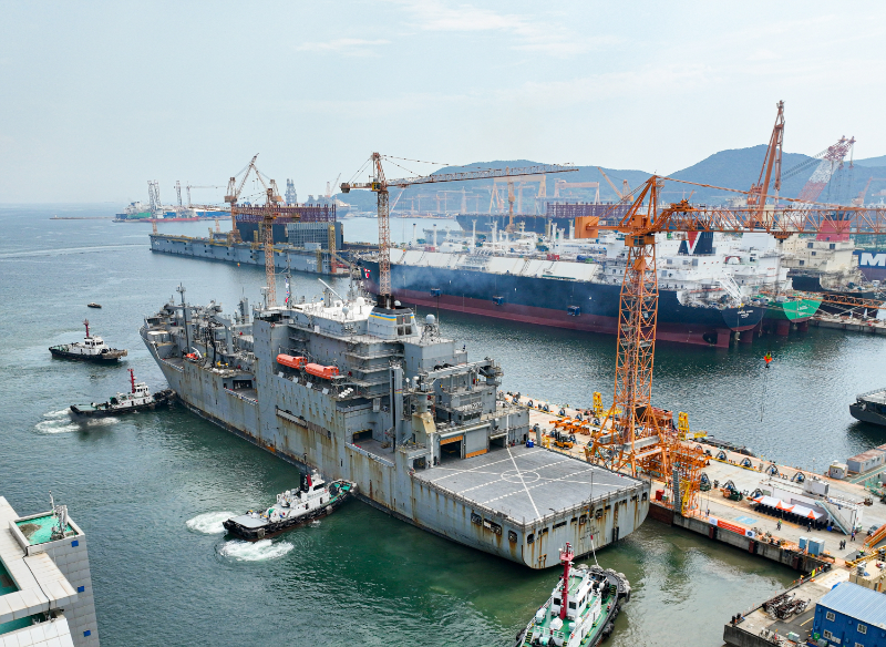The US Navy logistics support ship 'Wally Sheera' approaches the quay wall after arriving at Hanwha Ocean's Geoje facility for ship maintenance. /Photo courtesy of Hanwha Ocean