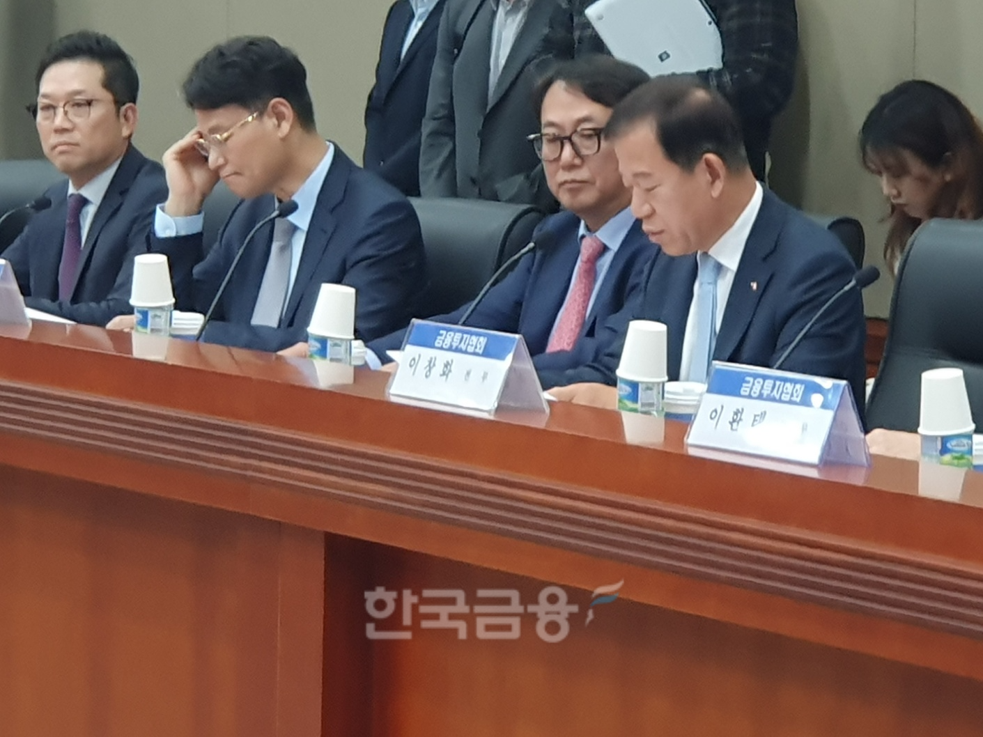 금융투자협회는 16일 여의도 금투협에서 디딤펀드를 출시한 25개 자산운용사와 함께 '디딤펀드 출범식'을 개최했다. 서유석 금투협회장(가장 오른쪽)이 개회사를 하고 있다. / 사진= 한국금융신문(2024.10.16)