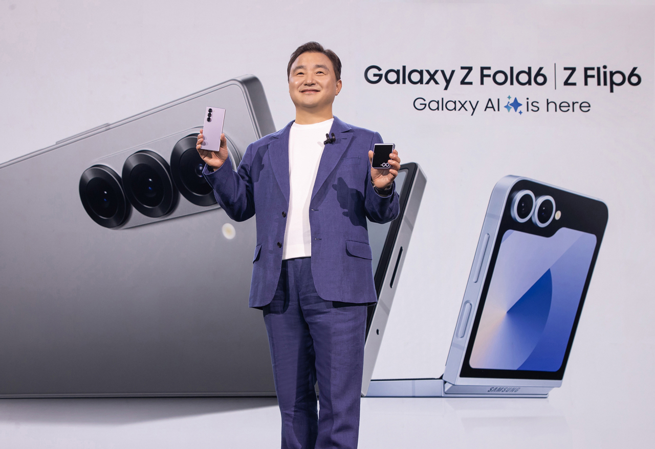 Samsung Electronics President Tae-moon Noh introduces the foldable lineup at the Galaxy Unpack event later this year. / Photo: Samsung Electronics