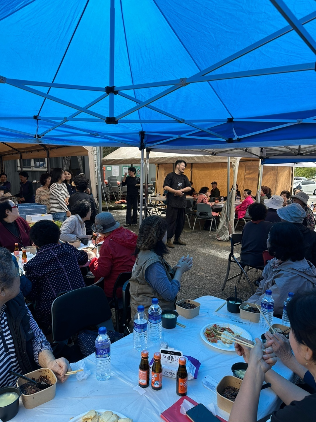 피아니스트 임은혁이 나비회를 대표해 인사말을 전하고 있다. /사진제공=나비회